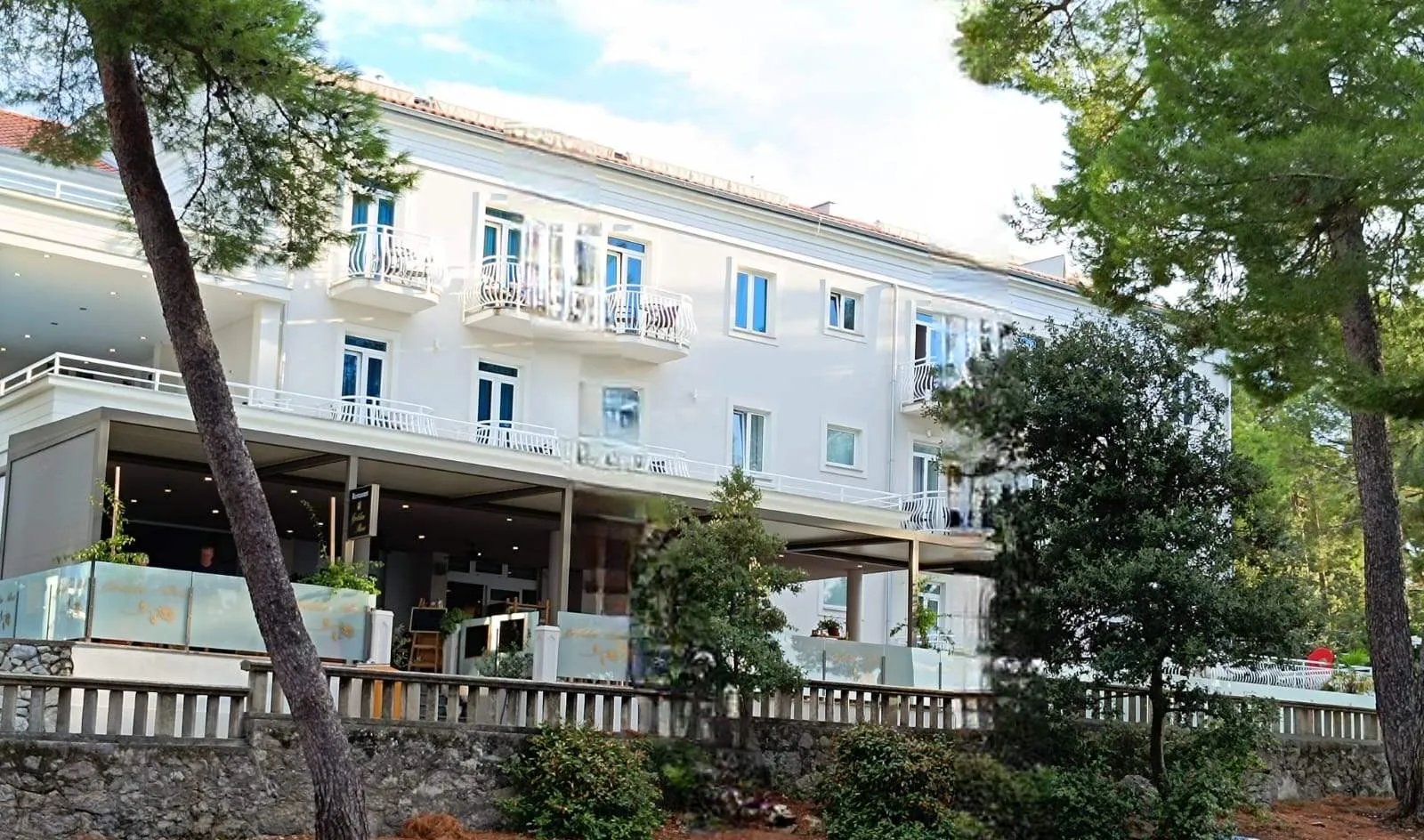 Hotel Bor surrounded by pine trees in Krk