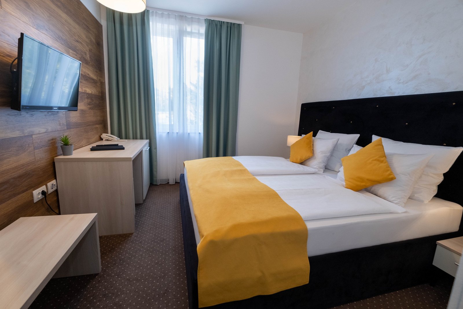 Ekonomične | 214 Room