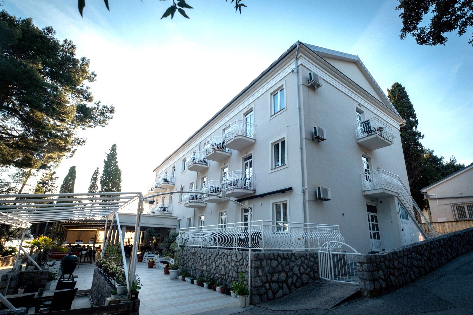 Hotel Bor izvana